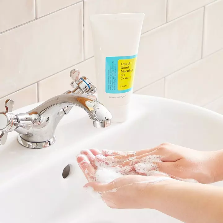 Cosrx Low pH Good Morning Gel Cleanser - Image 5