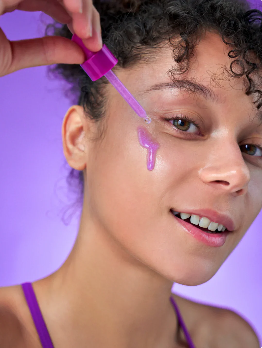 Eqqual Berry Bakuchiol Plumping Serum Minimizador de poros y arrugas, Alternativa de retinol para pieles sensibles - Image 3